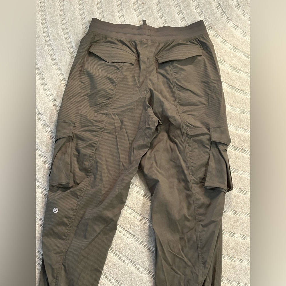 Lululemon Dance Studio Relaxed-Fit Mid-Rise Cargo Jogger in Army Green - S - Picture 8 of 12